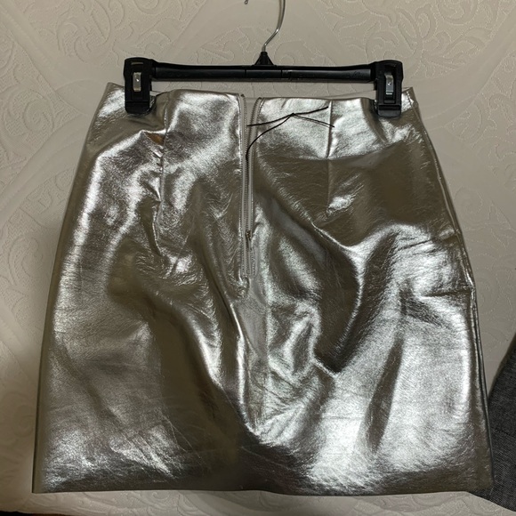 H&M Silver Metallic Skirt with Zipper - Picture 3 of 3